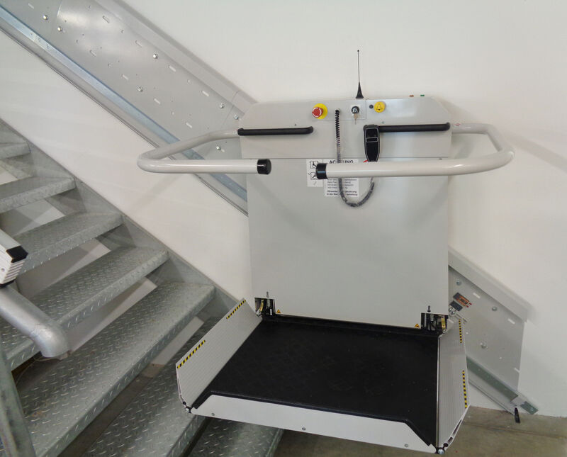 Plattformlift für schmale Treppen